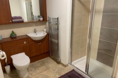 Bedroom 1 en-suite