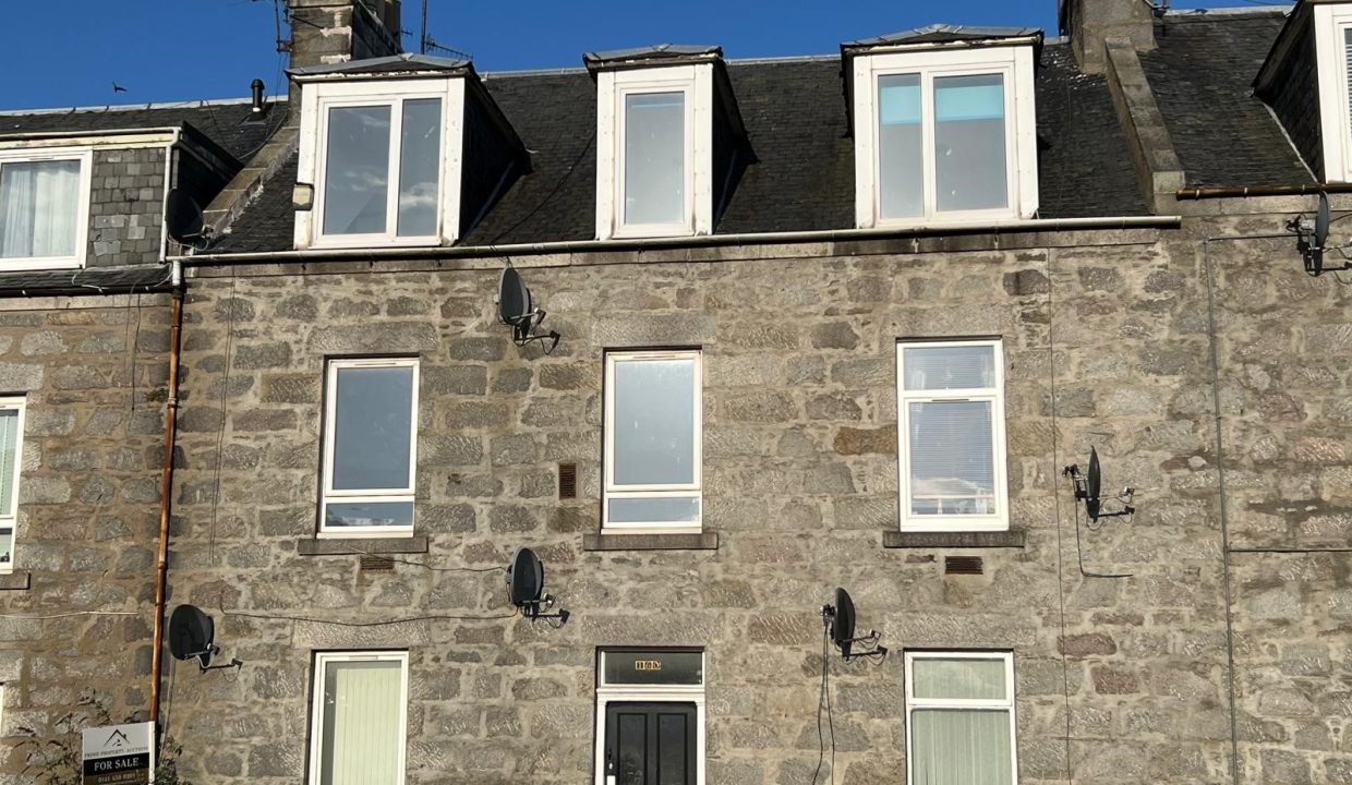 Front Window - Ext 6