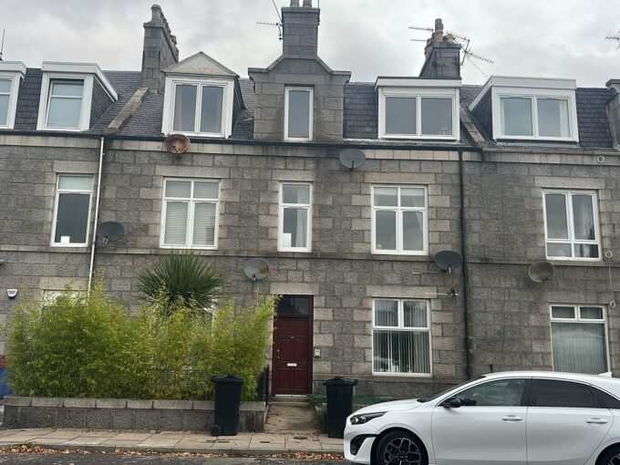 Traditional granite building – one-bedroom flat on Broomhill Road, Aberdeen
